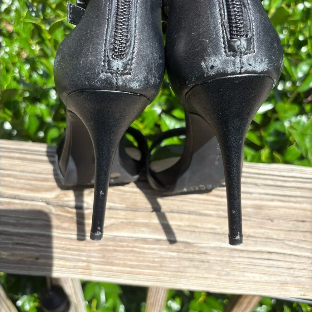 Gianni Bini Black Leather Heels Sophisticated Design - Picture 4 of 5